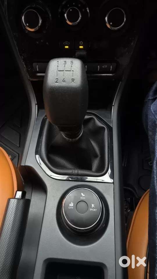 Tata Nexon, 2025, Petrol