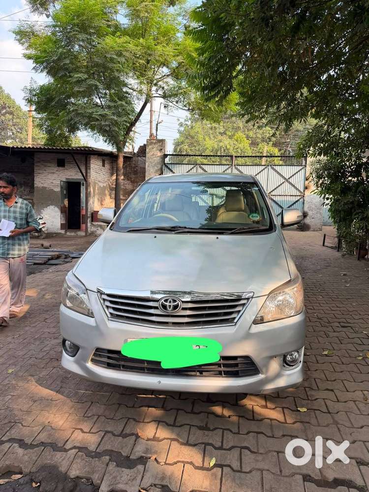 Model: Toyota Innova Vx 2.5 • Year: 2012 • Fuel: Diesel • Transmission