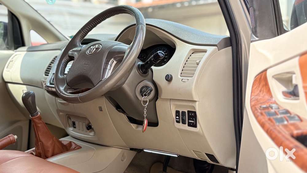 Toyota Innova 2.5 Vx 8 Seater Bs Iv, 2014, Diesel