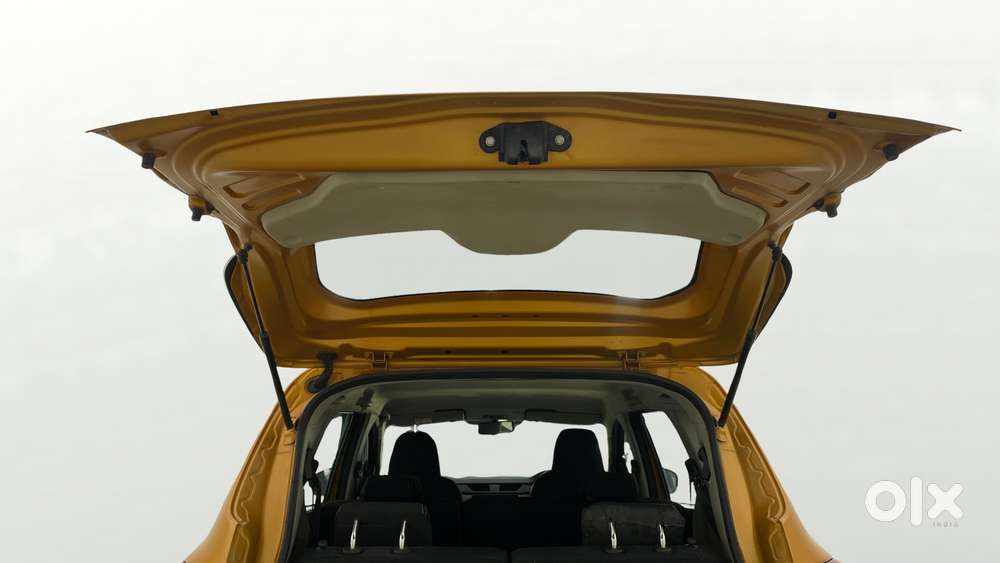 Renault Triber Rxt, 2022, Petrol