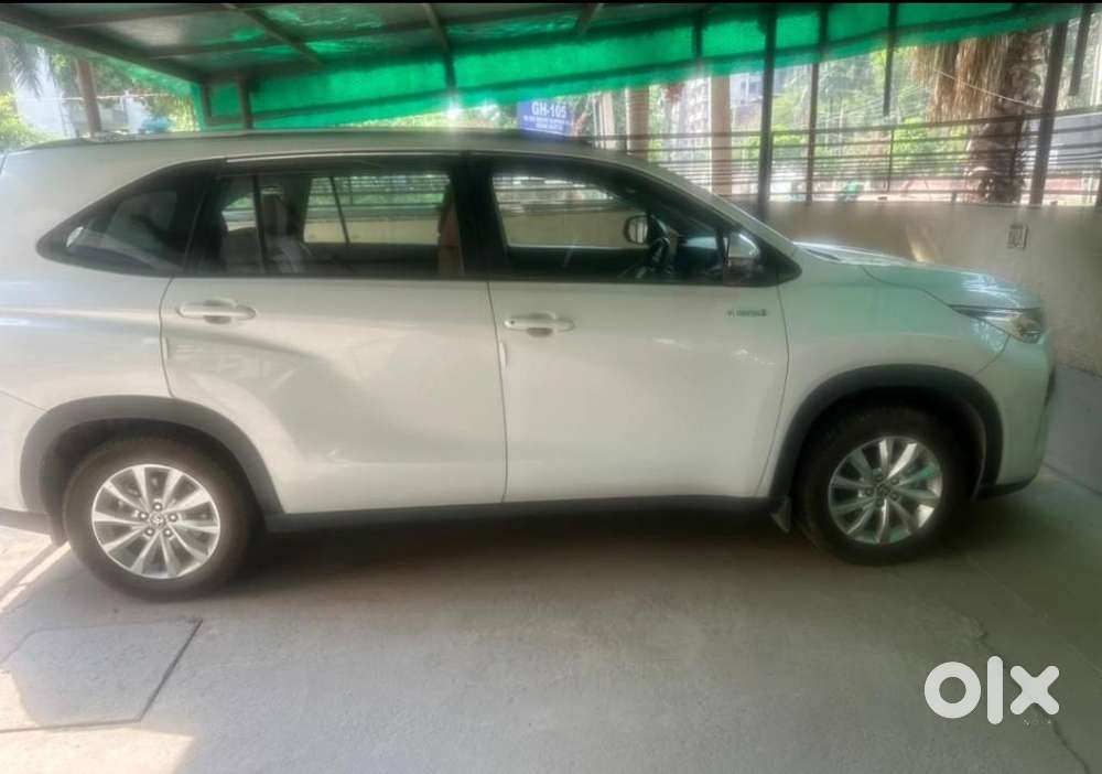 Toyota Innova Hycross 2.0 Vx (o) Hybrid 8 Str, 2024, Petrol