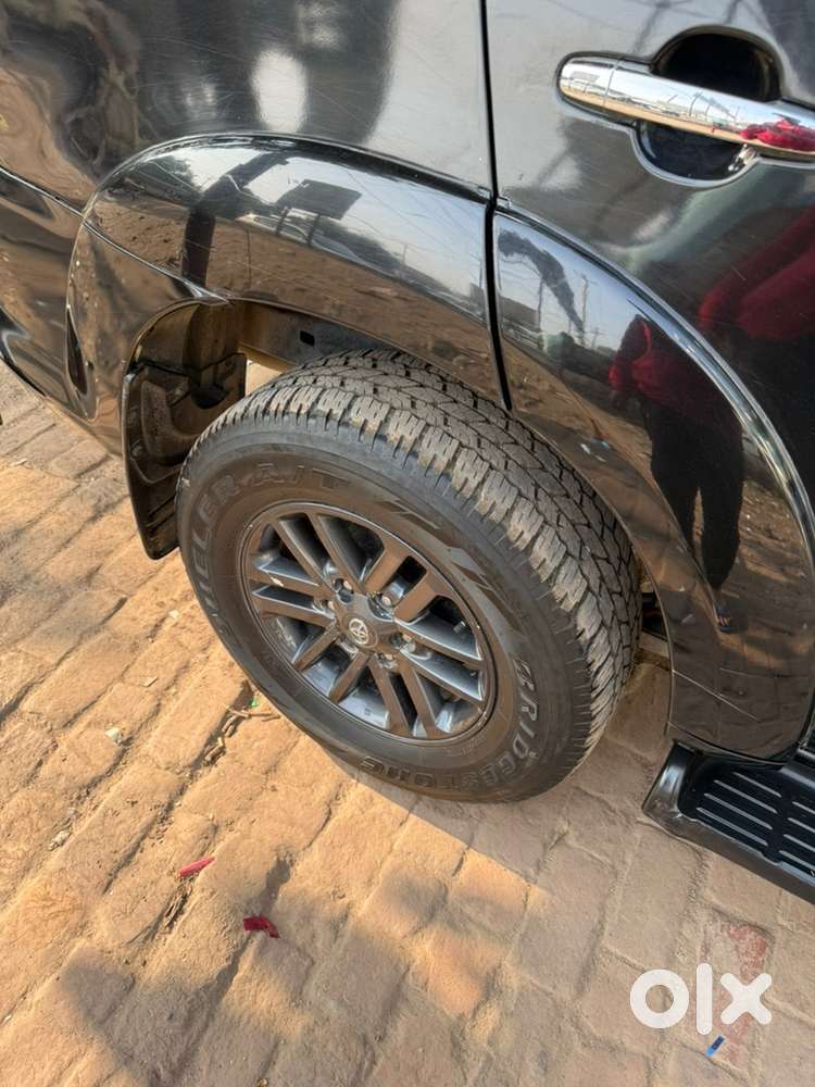 Toyota Fortuner Diesel Manual 2014 Year Scratchless With All Records.