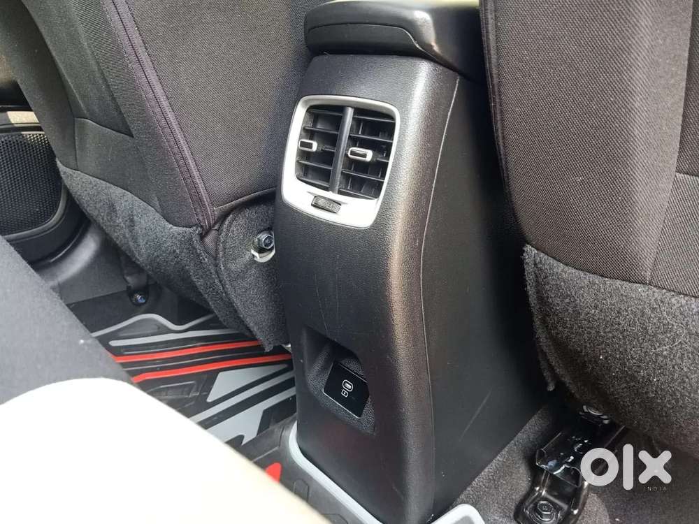 Hyundai Venue 1.0 S (o) Turbo Dct, 2025, Petrol