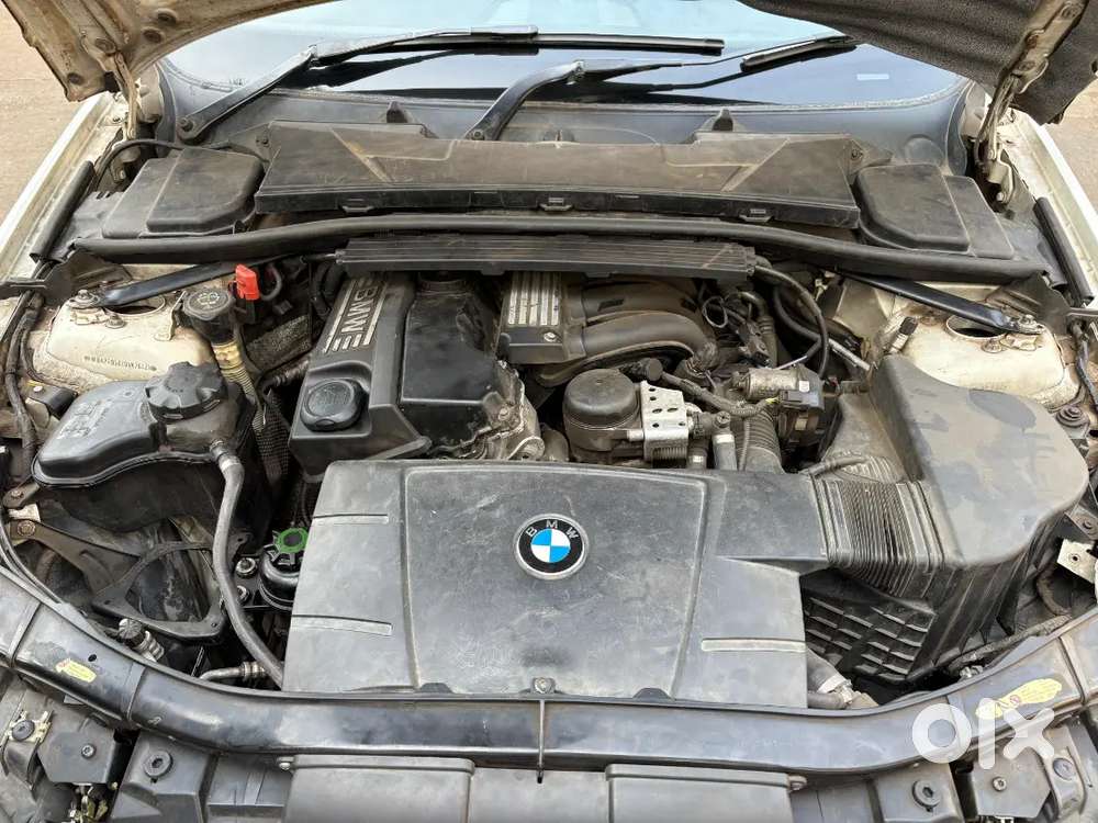 Bmw 320i 2010  White Beast