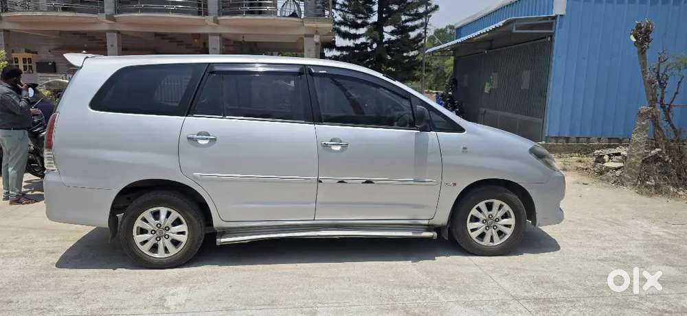 Toyota Innova 2.5 V Topend , Showroom Serviced With No Claims