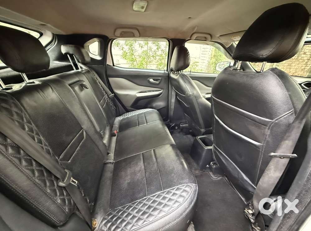 Nissan Magnite 1.0 Xv Premium, 2022, Petrol