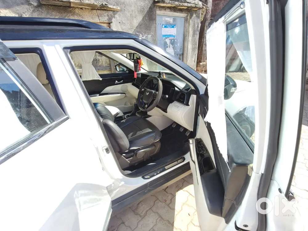 Mahindra Xuv 3xo 2024 Petrol 28000 Km Driven