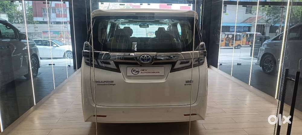 Toyota Vellfire 2.5 Executive Lounge, 2021, Cng & Hybrids
