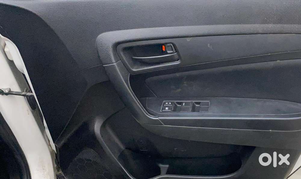 Maruti Suzuki Vitara Brezza 1.5 Vxi At, 2022, Petrol