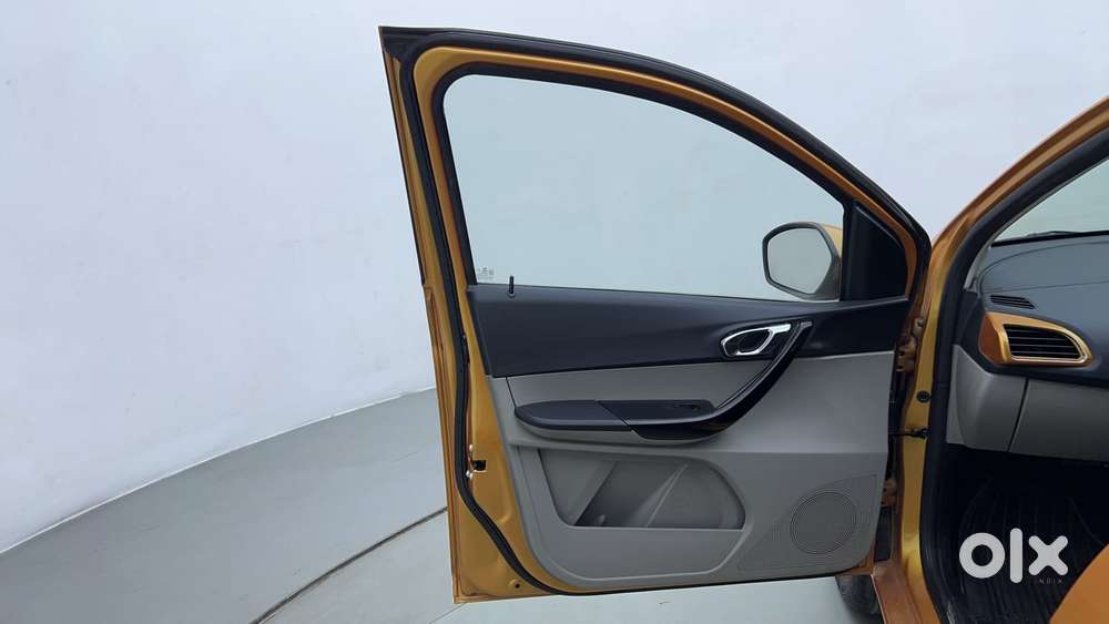 Tata Tiago Xza, 2017, Petrol