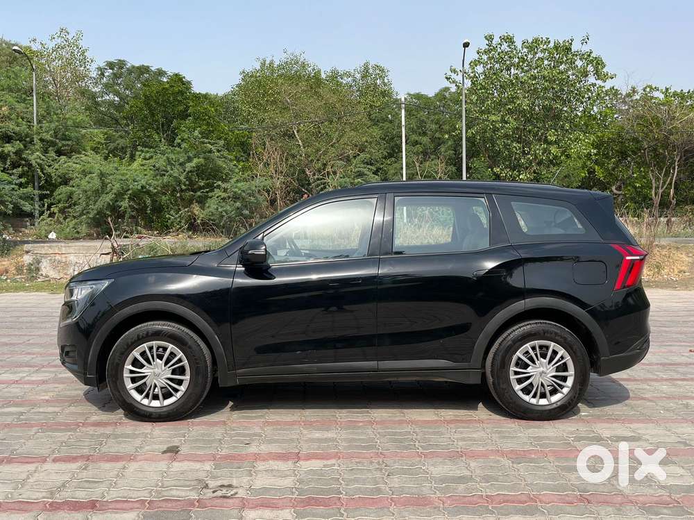 Mahindra Xuv700 Ax 5 Petrol Mt 7 Str (e), 2025, Petrol