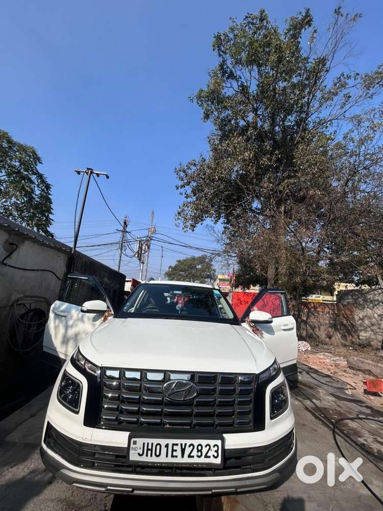Hyundai Venue 2022 Petrol 30000 Km Driven