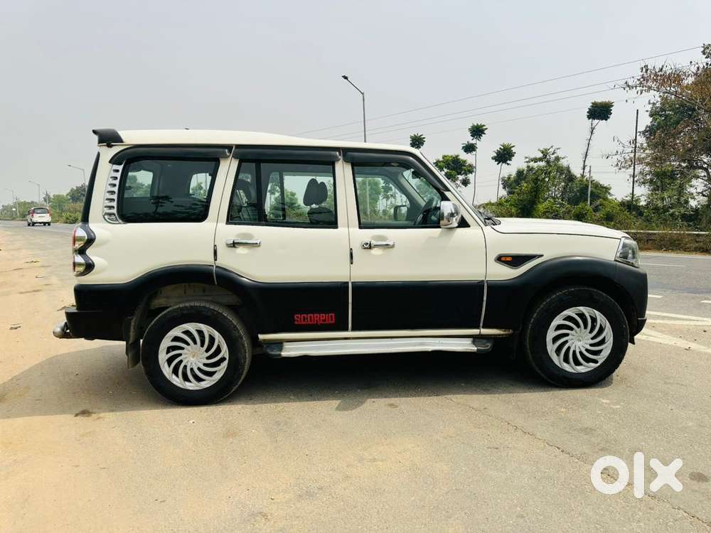 Mahindra Scorpio S4, 2016