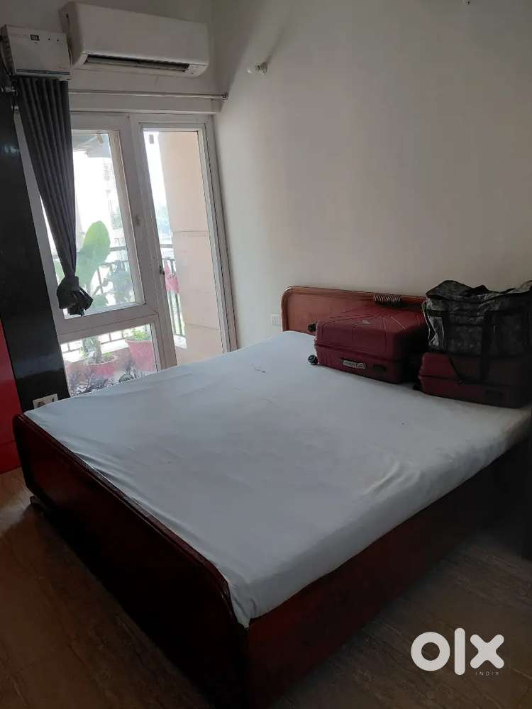 Double bed with side tables