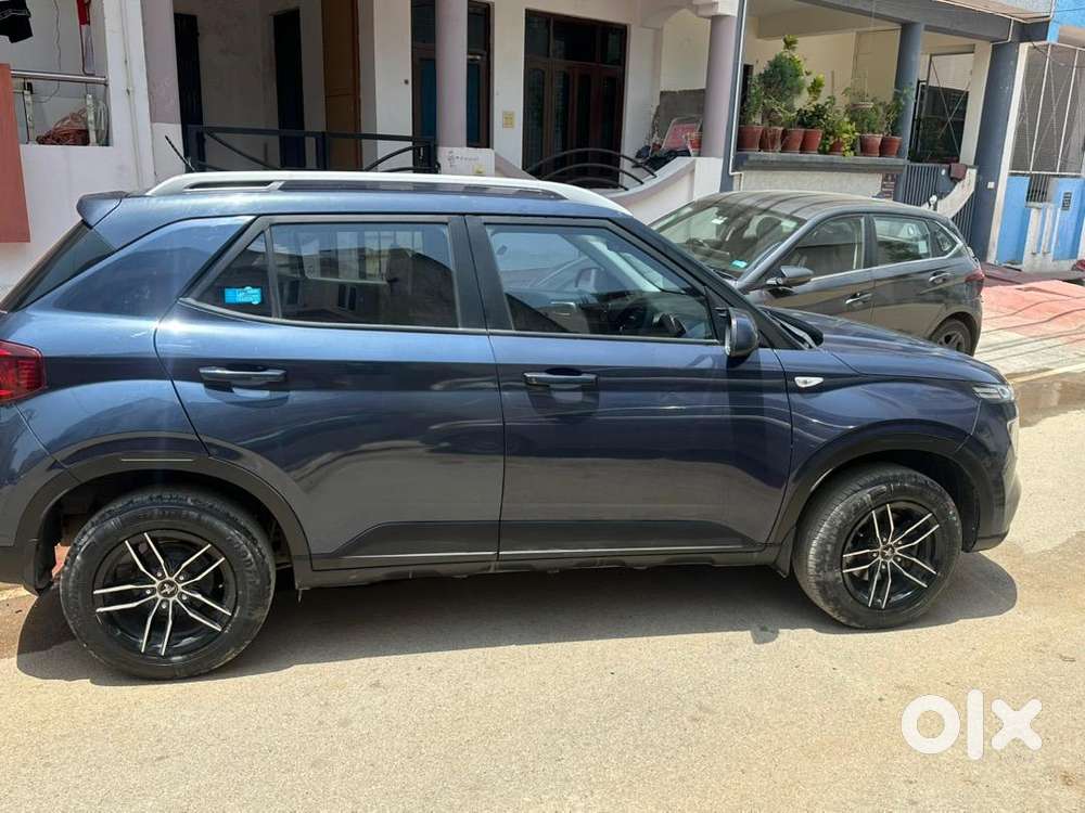 Hyundai Venue Petrol Manual 2021