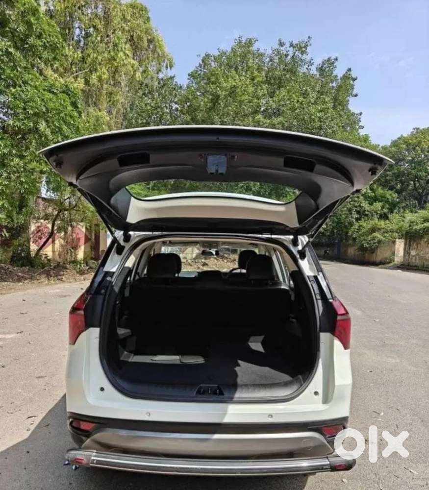 Mahindra Xuv700 2.0 Ax 5 Petrol Mt Str, 2023, Petrol