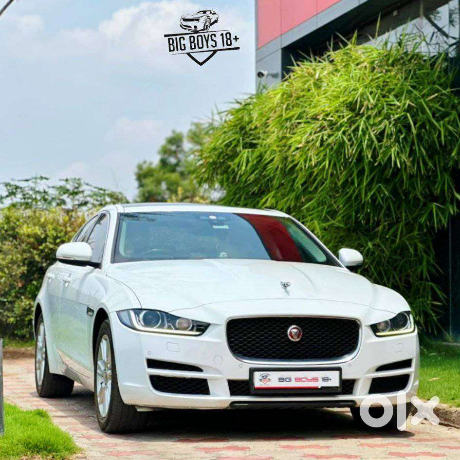 Jaguar Xe Portfolio, 2017, Petrol