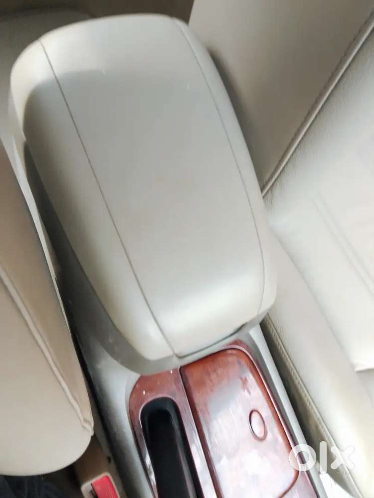 लक्जरी कार लोग  रुक रुक के मुड़ मुड़ 
के न देखे तो पैसे वापिस