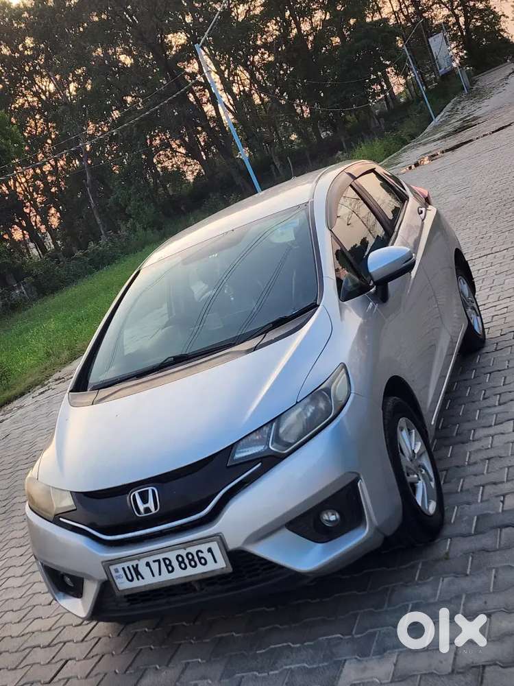 Honda Jazz V 
Power Windows 
Power Steering 
Power Break