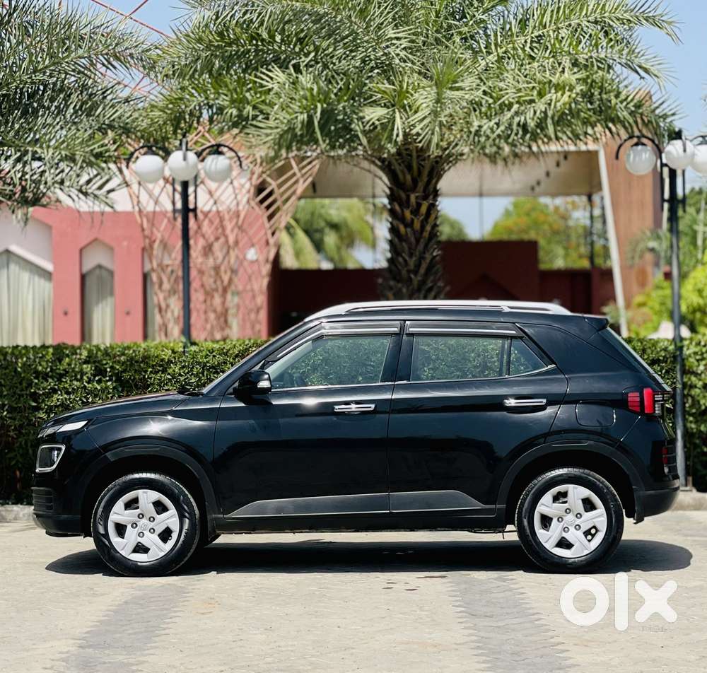 Hyundai Venue 1.2 S (o), 2022, Petrol