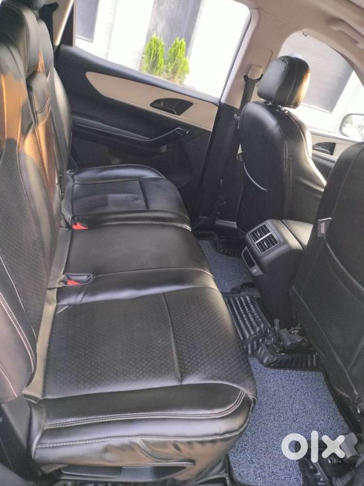 Mahindra Xuv700 2.0 Ax 5 Petrol Mt 7 Str, 2022, Diesel