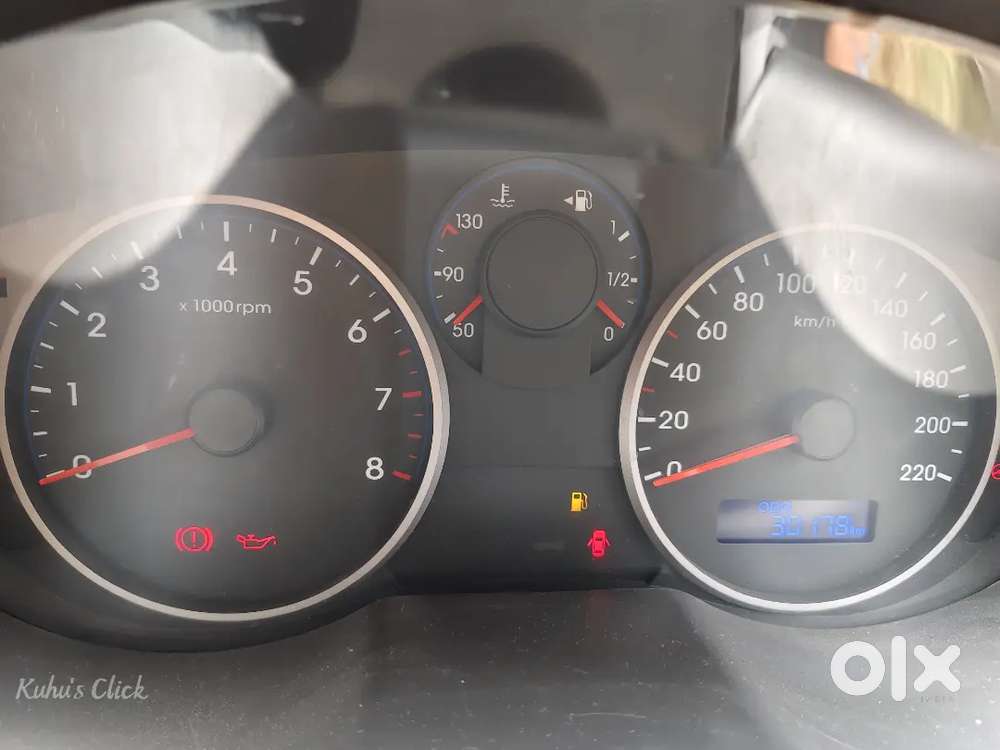 Hyundai I20 2013 Petrol Well Maintained And 30,000 Km Driven