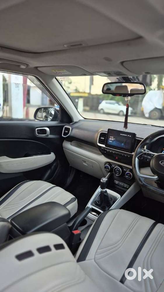 Hyundai Venue S(o) Knight Edition Mt, 2024, Cng & Hybrids
