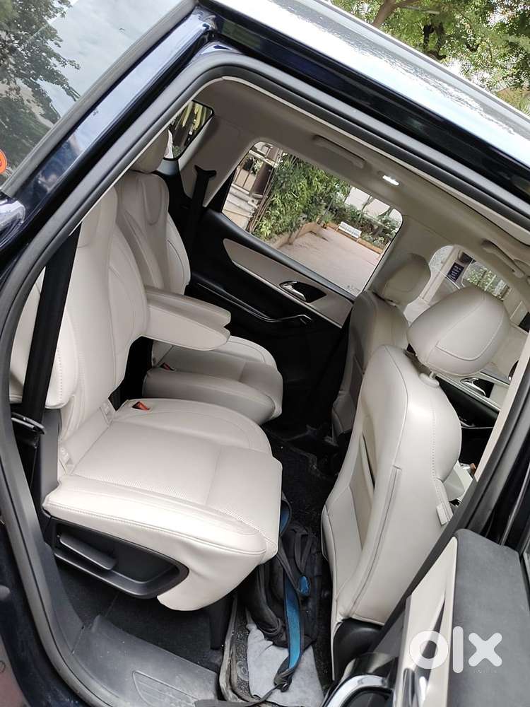 Mahindra Xuv700 Ax7l 6 Str At, 2025, Diesel