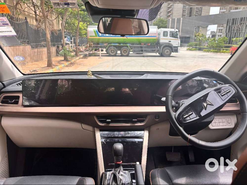 Xuv7xo Ax7 Diesel At White, 4 Months Used