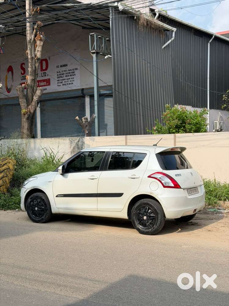 Maruti Suzuki Swift Petrol 2012