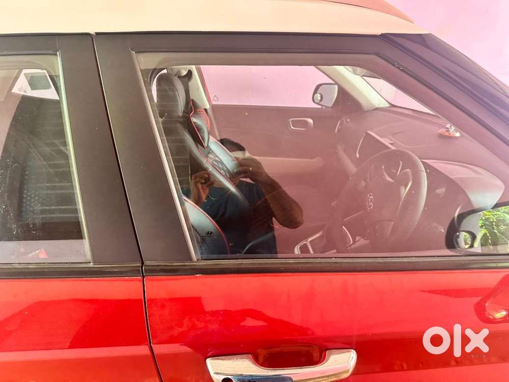 Hyundai Venue Facelift 2022 Petrol 14500 Km Driven