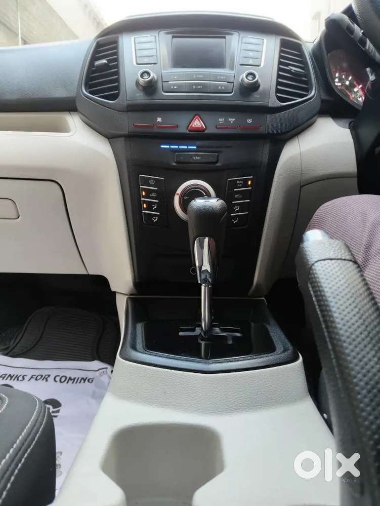 Mahindra Xuv300 W6 2023 ,petrol ,autoshift Gear With Sunroof Keystart
