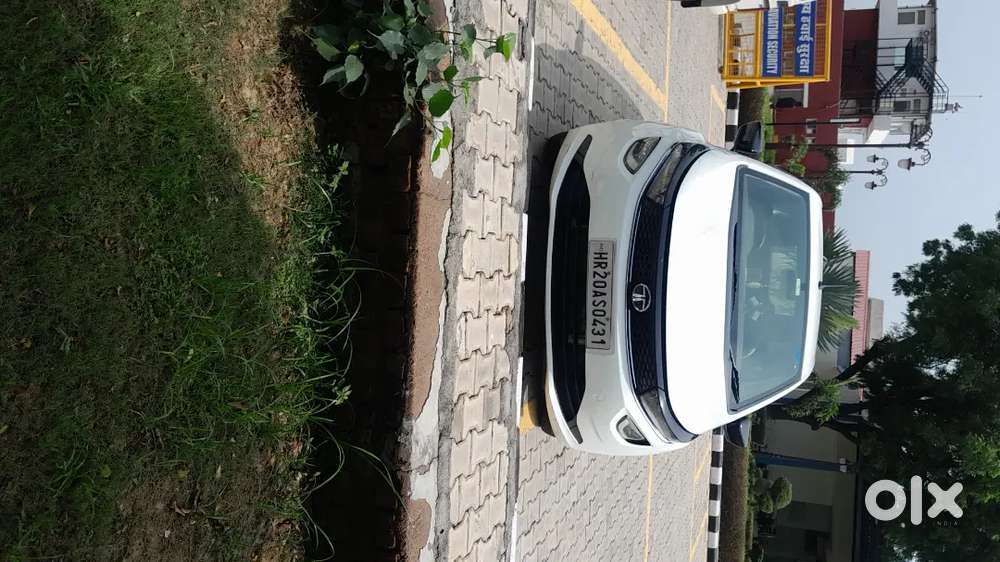 Tata Altroz Xe Petrol 2021