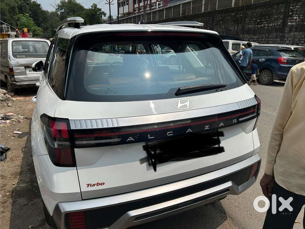 Hyundai Alcazar 2025 Petrol Well Maintained
