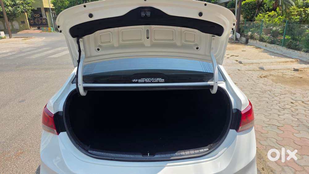 Hyundai Verna 1.6 Sx (o) Vtvt, 2017, Petrol