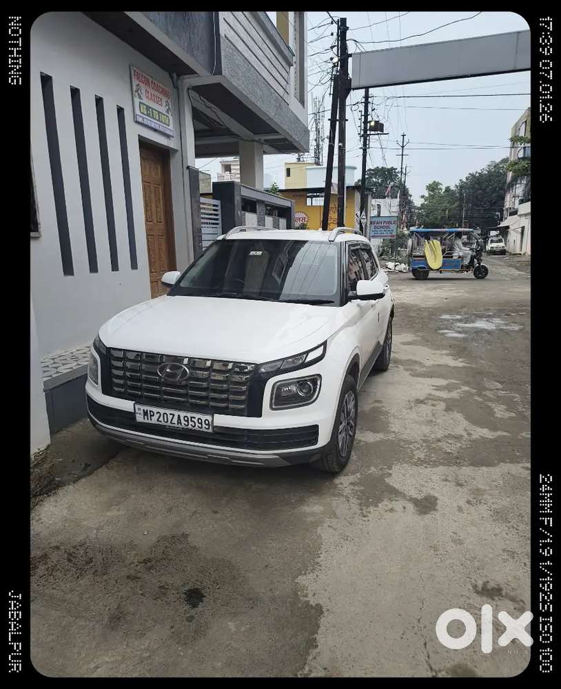 Hyundai Venue 2022 Diesel Well Maintained