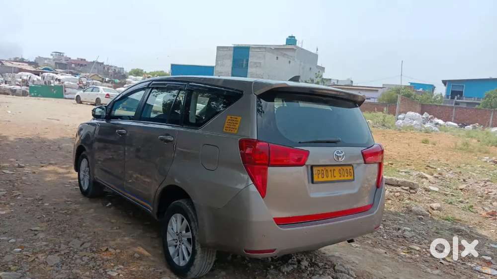 Innova Crysta 2.4 Gx 7 Setar