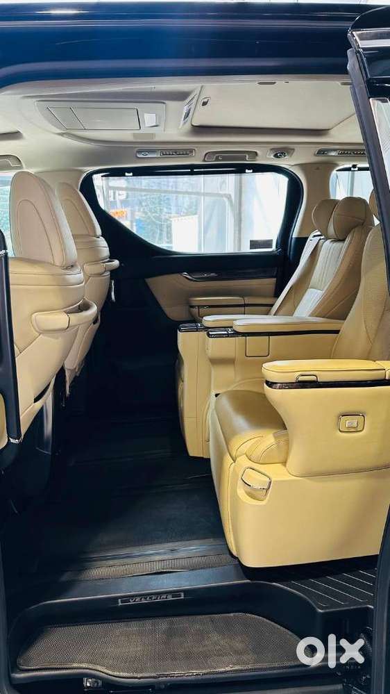 Toyota Vellfire 2.5 Executive Lounge, 2021, Petrol