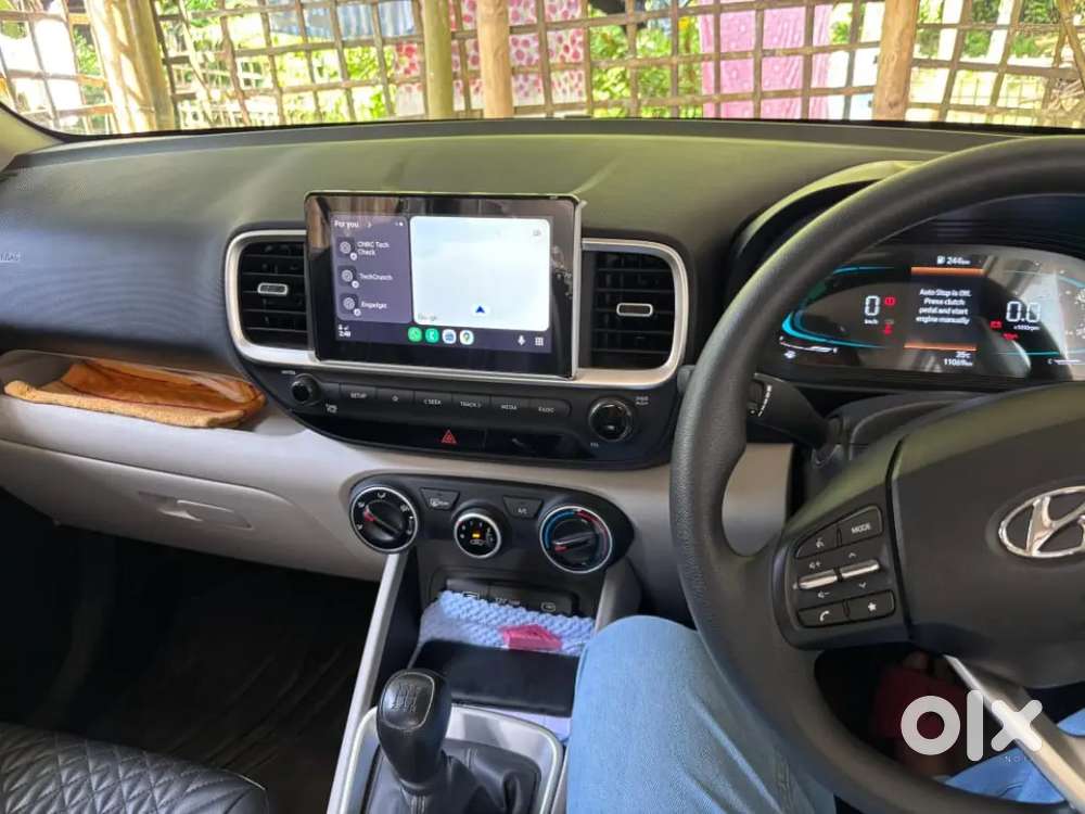 Hyundai New Venue 2024 Petrol Well Maintained