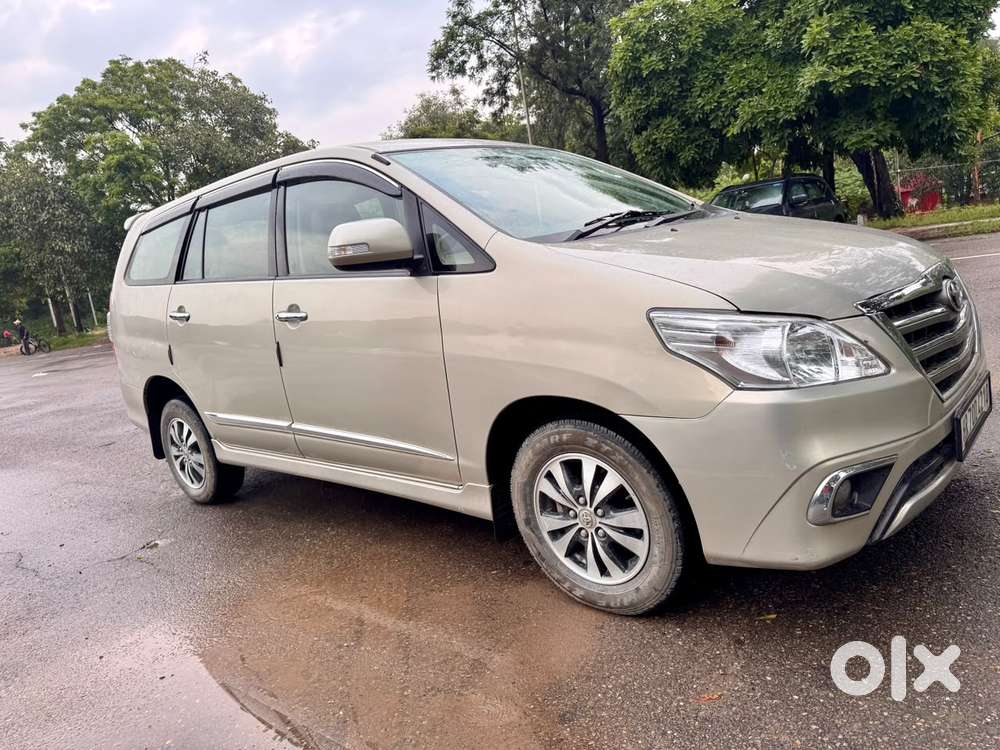 Toyota Innova 2.5 G (diesel) 8 Seater Bs Iv, 2015, Diesel