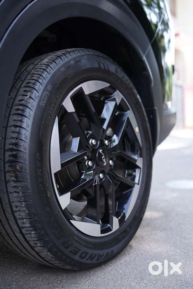 Kia Carens Clavis 2025 Petrol Well Maintained