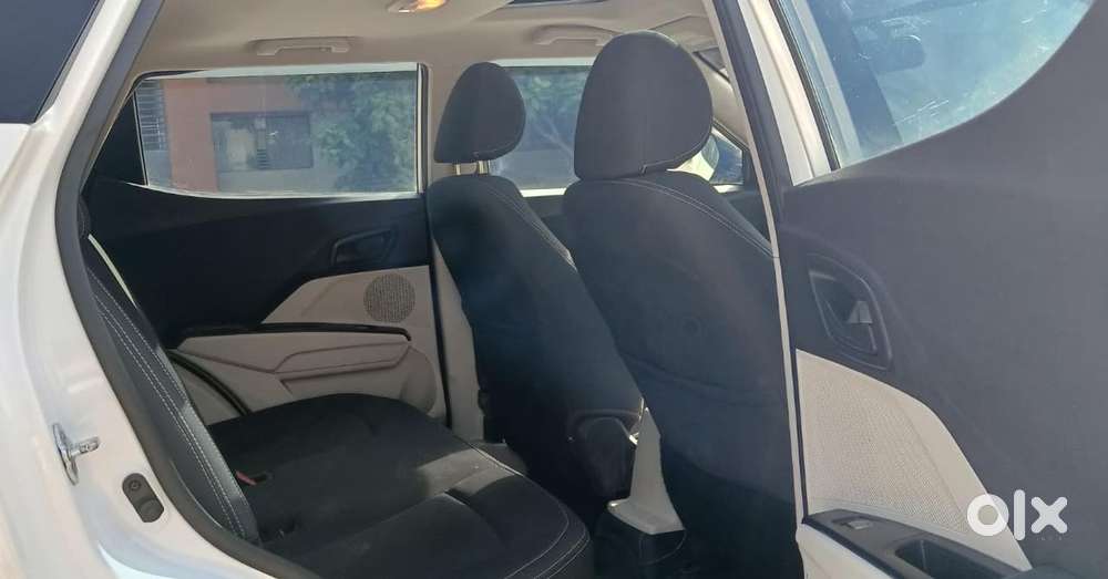 Mahindra Xuv300 1.2 W6 Amt Petrol, 2024, Petrol