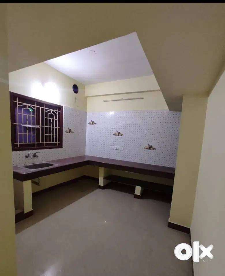 HOUSE FOR RENT AT GANAPATHY( OFFICE USE / WORKING PERSON/ STUDENTS