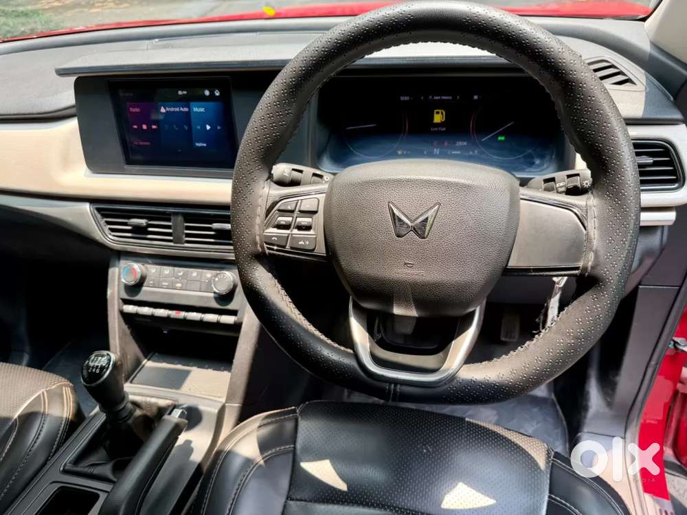 Mahindra Xuv700 2.0 Mx Petrol Mt 5 Str, 2023, Petrol