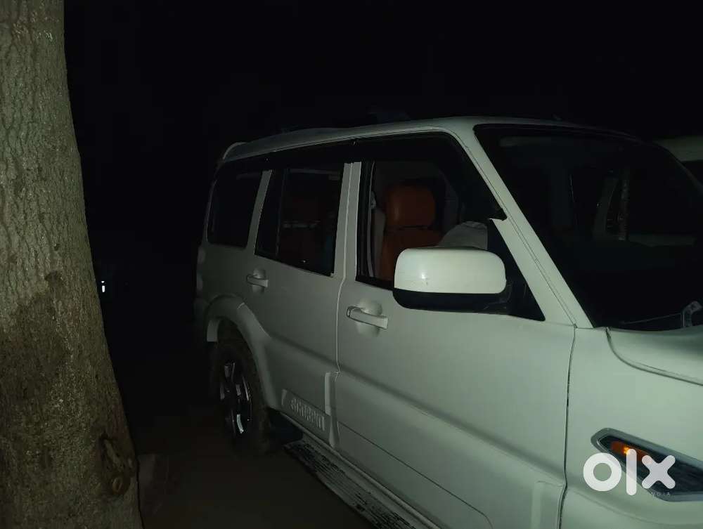 Mahindra Scorpio S6 Plus Diesel 2015