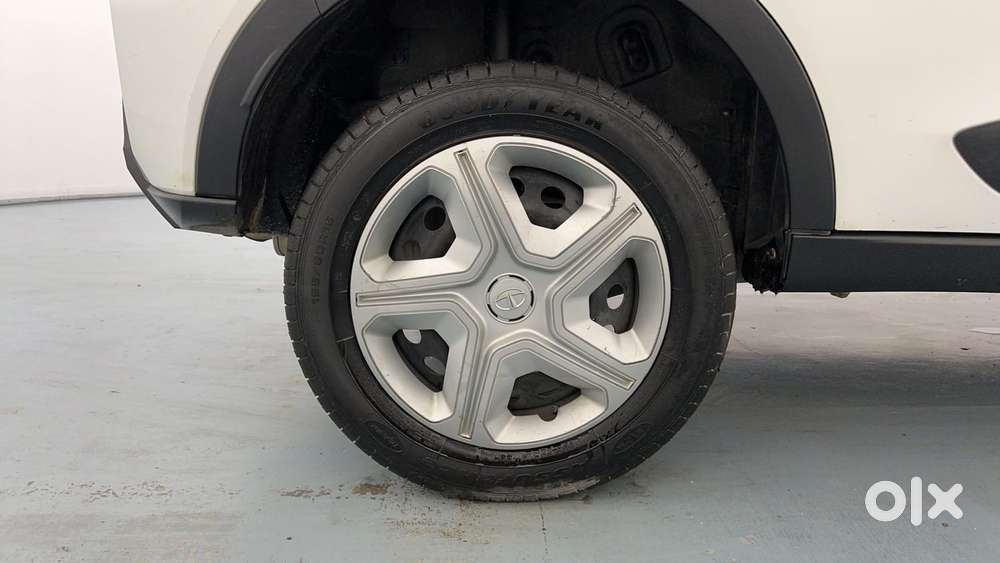 Tata Nexon 1.2 Revotron Xm (s), 2023, Petrol
