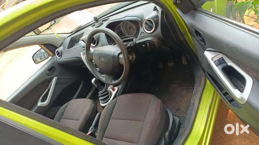 Ford Figo Petrol ZXI 2010 variant
