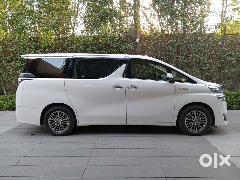 Toyota Vellfire Vip – Executive Lounge, 2022, Petrol