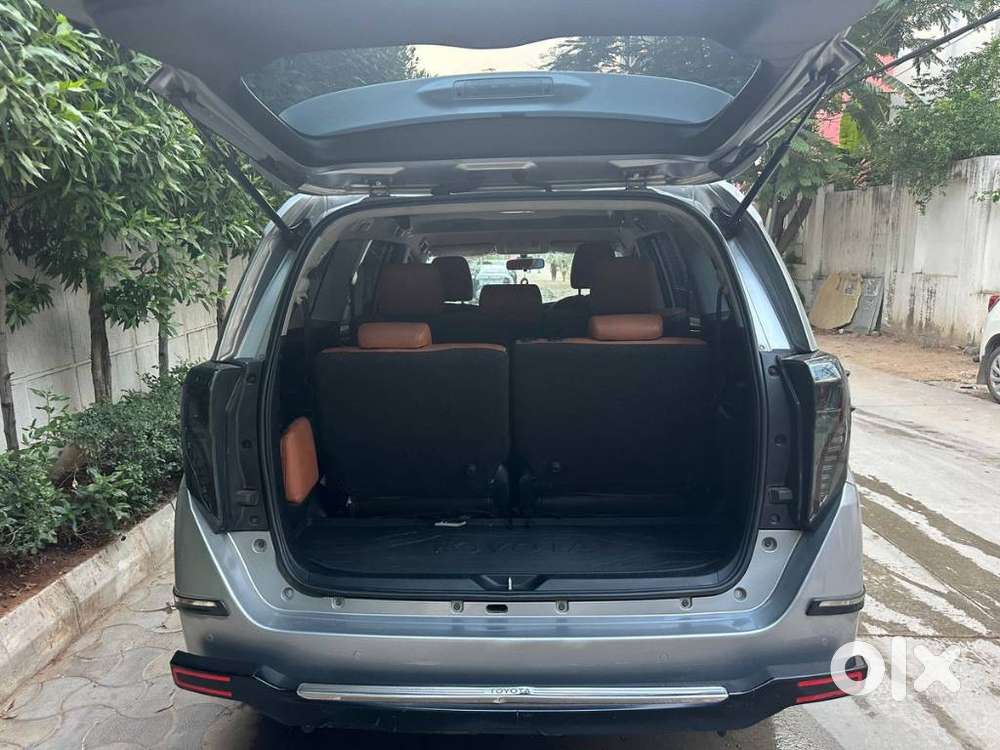 Toyota Innova Crysta [2020-ongoing] 2.4 Gx 8 Str, 2022, Diesel