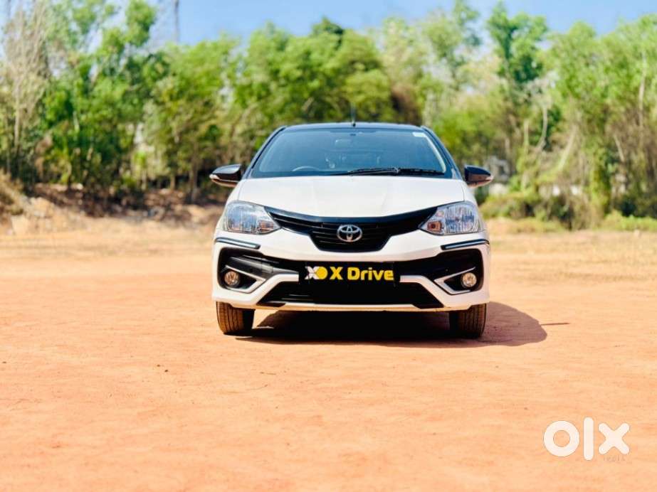 Toyota Etios Liva V Dual Tone, 2019, Petrol